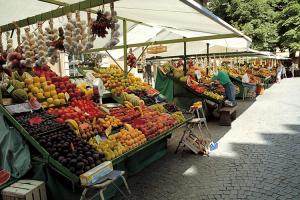 mercato della frutta di Merano