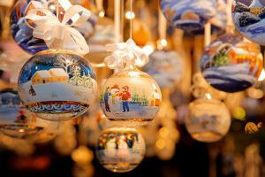 South Tyrolean handicraft at the Christmas market in Meran