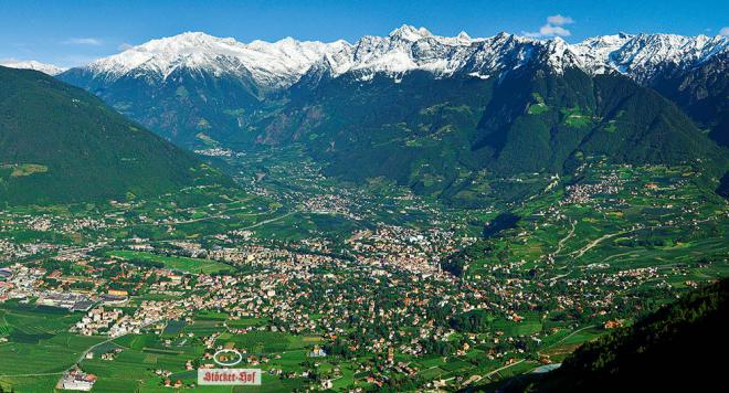 Panorama Merano and its surrounding mountains